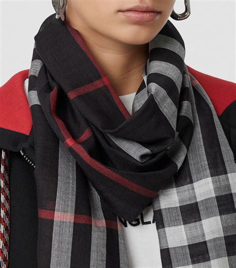 sarah jessica parker burberry scarf|Burberry check wool scarf.